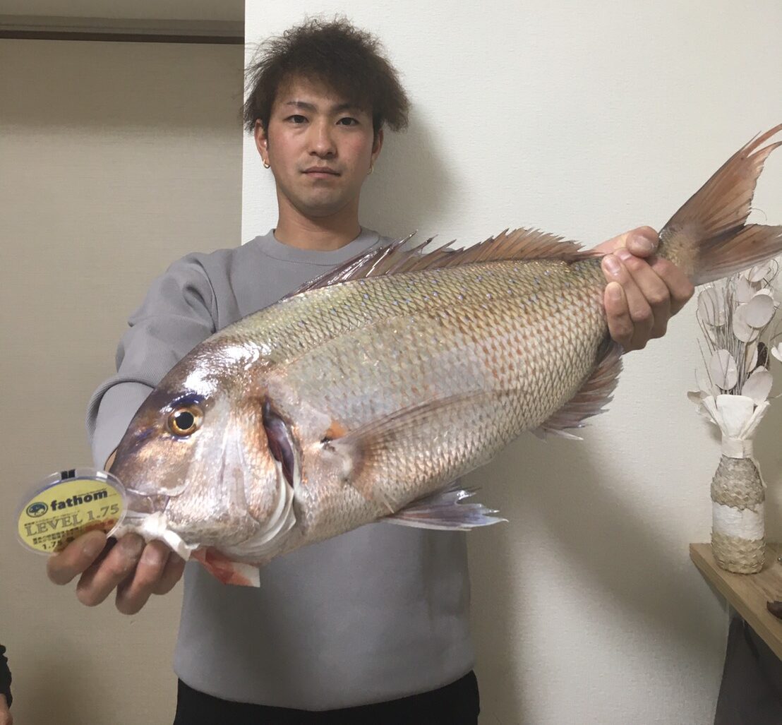 波止から良型マダイ 多賀英二様 Fishing Fathom ファゾム